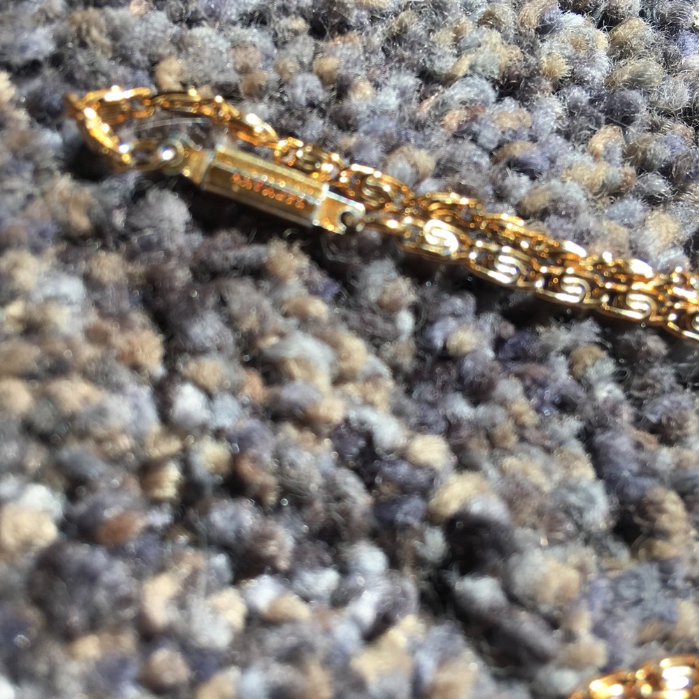 Vintage Glitzy Sun Pendant Necklace - Picture 5 of 15